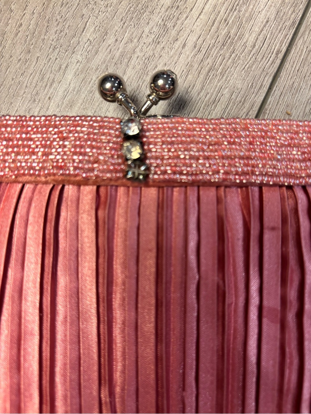Stylish Pink Beaded Pleated Satin Evening Clutch - Picture 6 of 8
